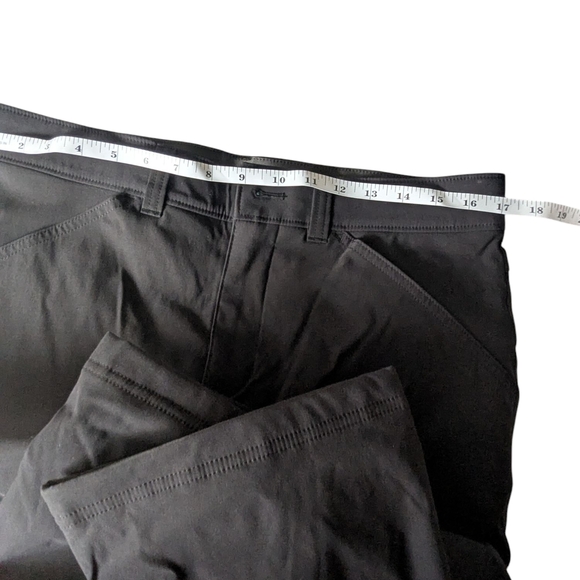 Eddie Bauer Men's Black Pants. 32x32. Water Repellent - Picture 6 of 8